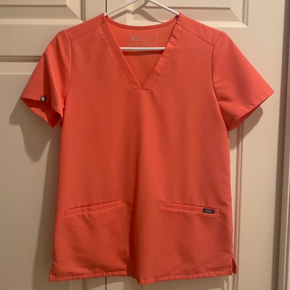 FIGS hot coral scrub top XS EUC